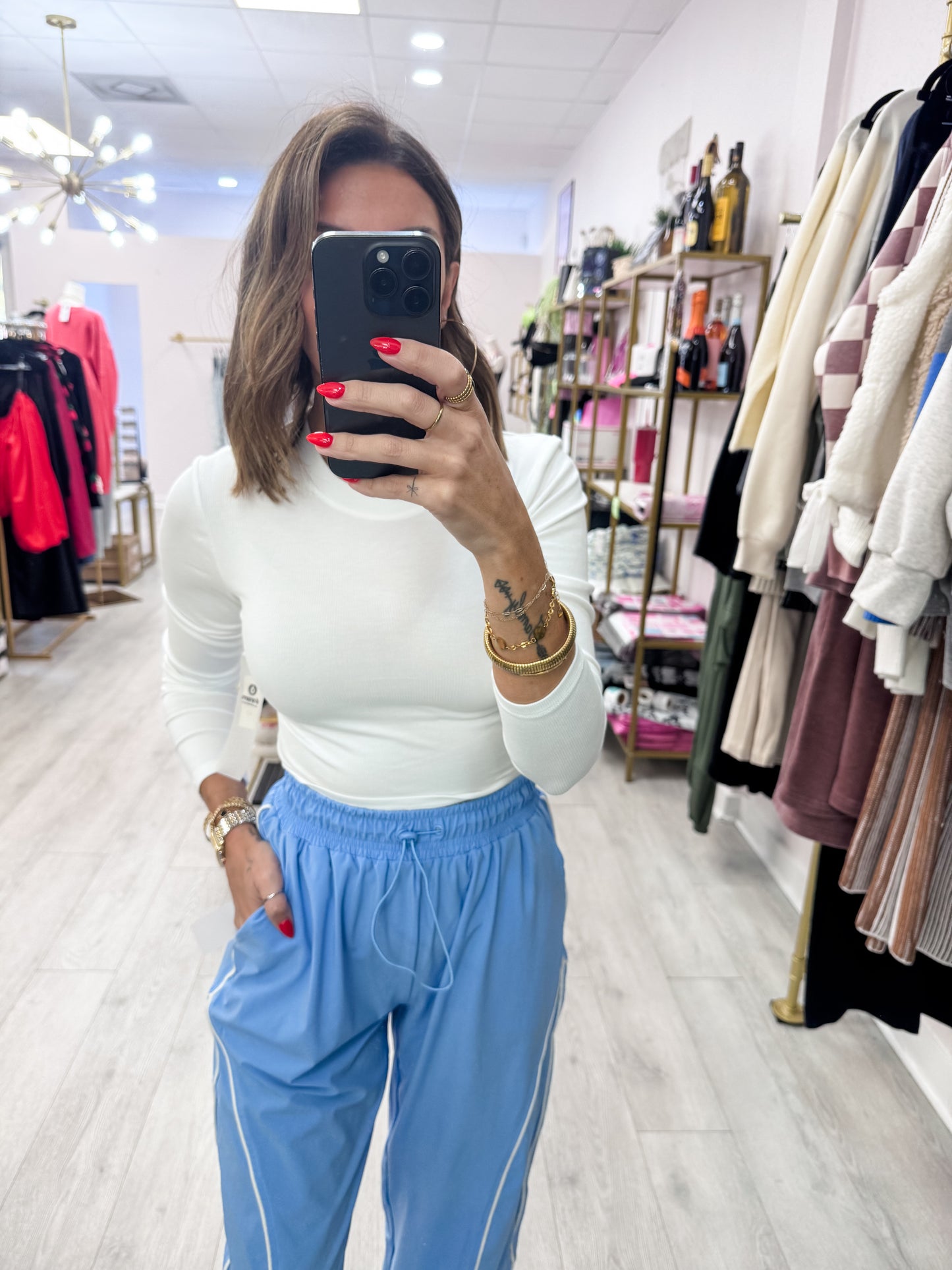 Basic White Essential Micro-Ribbed Long-Sleeved Cropped Athleisure Top