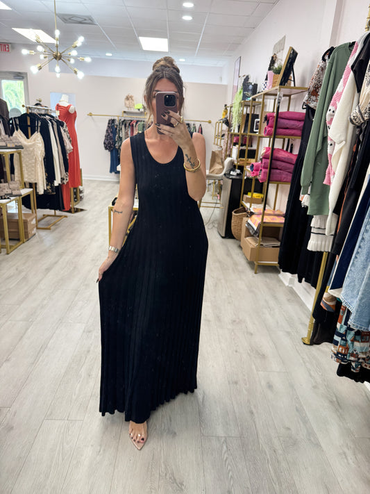 Ribbed Knit Sleeveless Pleated Maxi Dress