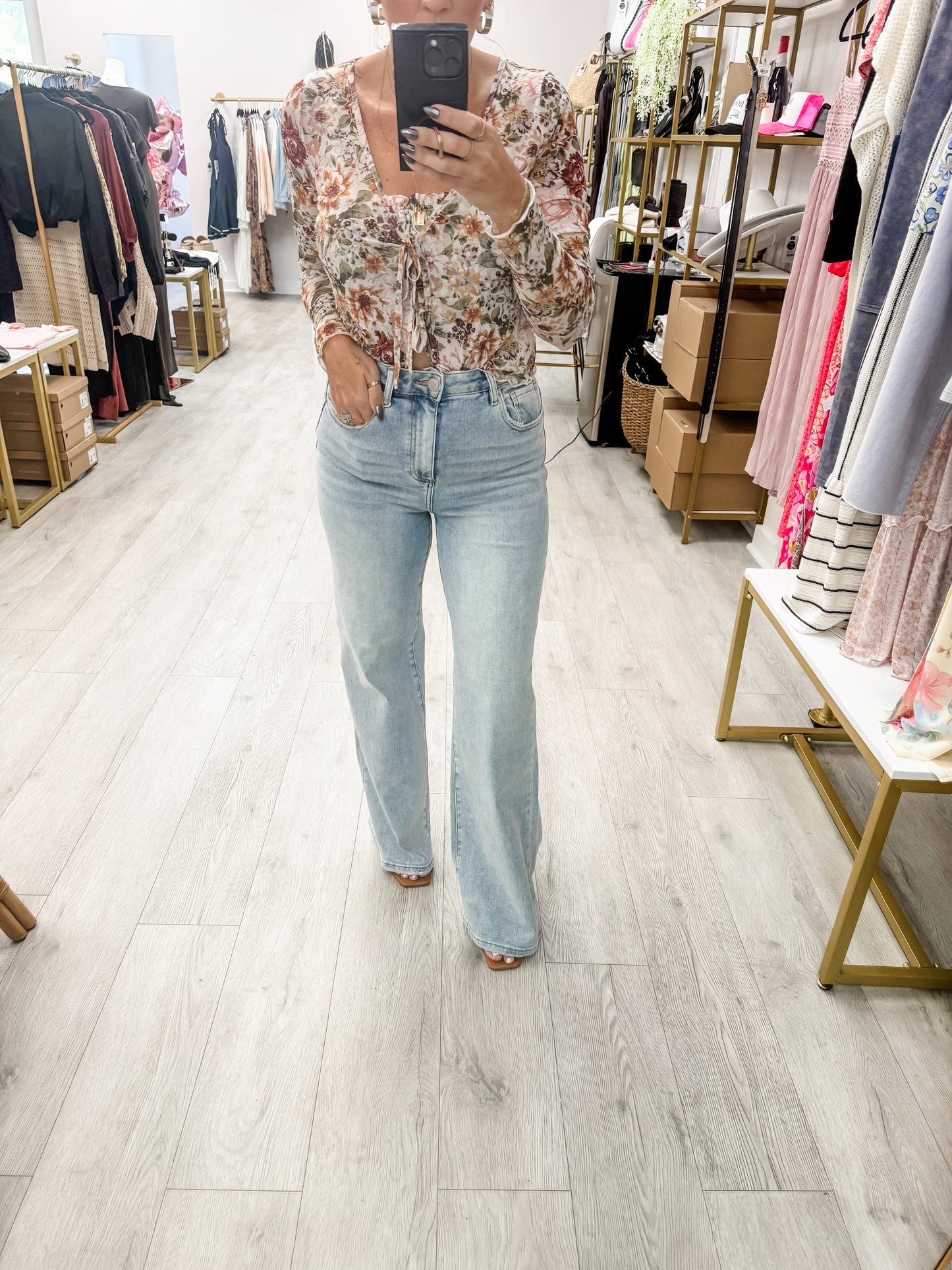 HR Risen Wide Leg Jeans